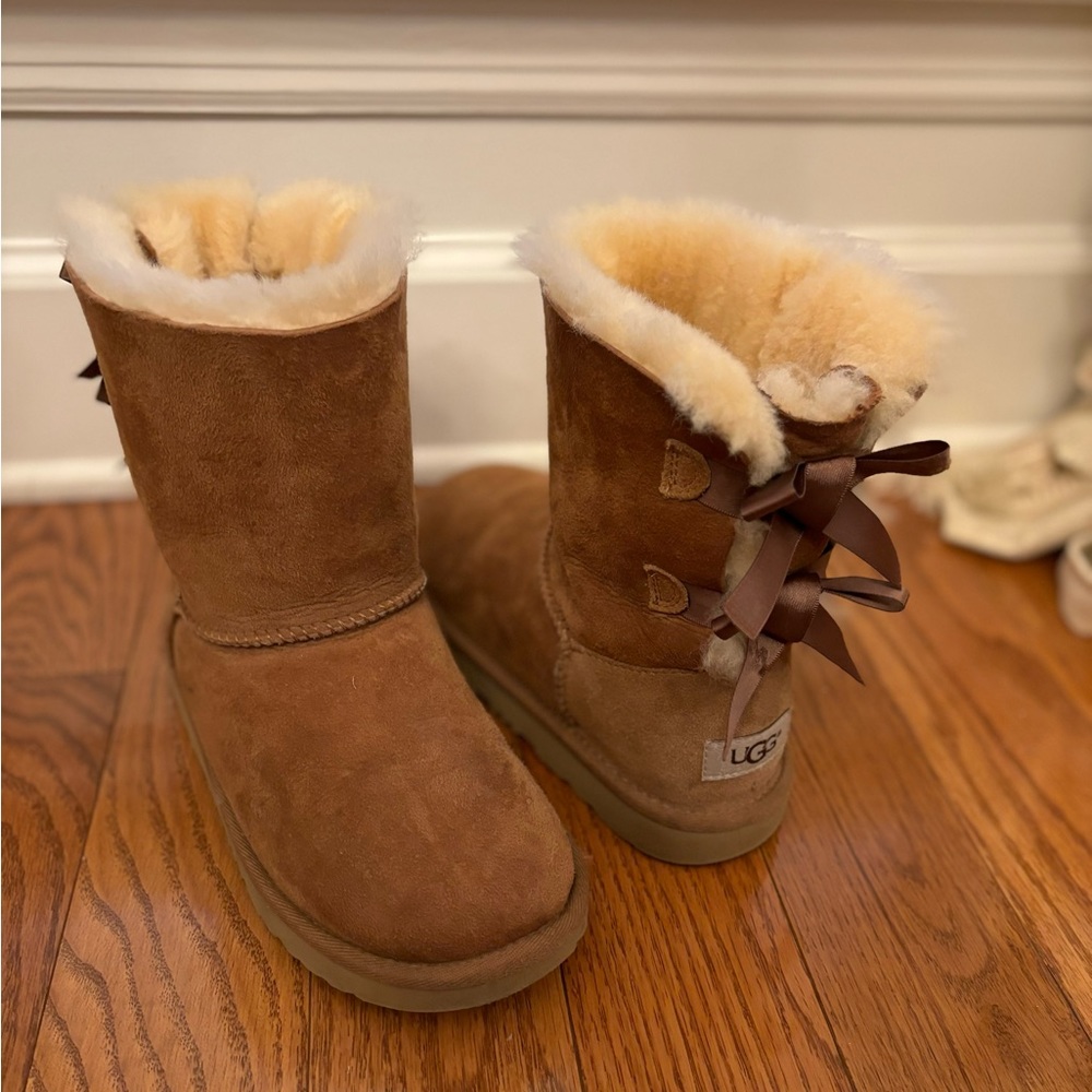 Uggs, Bailey Bow, authentic,